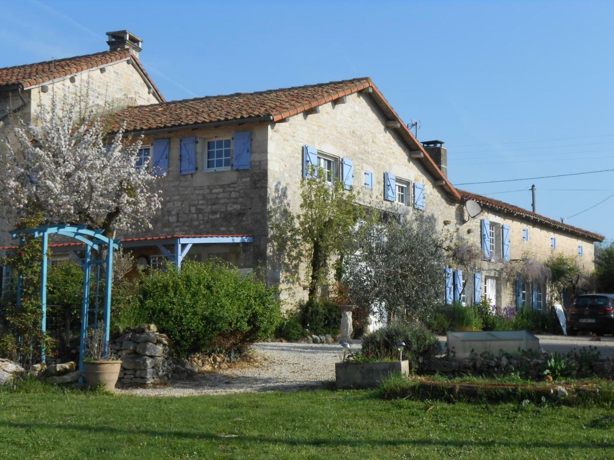 Bed and Breakfast Chat Noir Gite Et Chambre D'Hotes Genouille  Экстерьер фото